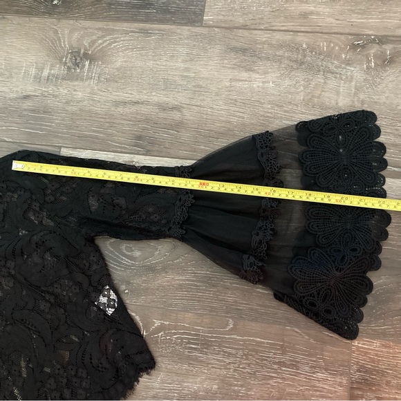 NWT LF SEEK THE LABEL All Over Lace Top Size Small - Picture 13 of 14